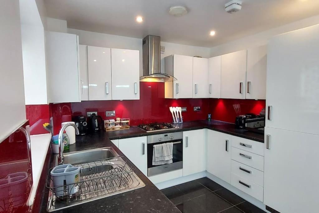 Modern Home Near Etihad, Coop Live مانشستر المظهر الخارجي الصورة