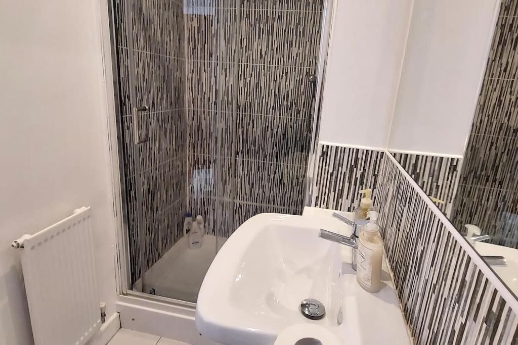 Modern Home Near Etihad, Coop Live مانشستر المظهر الخارجي الصورة