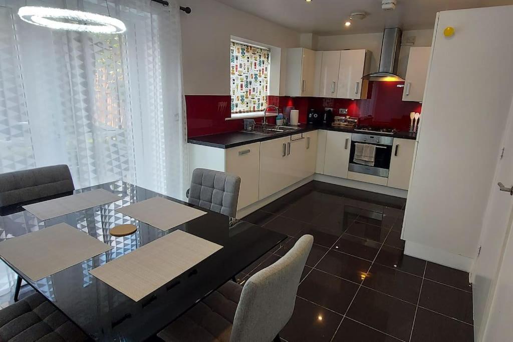 Modern Home Near Etihad, Coop Live مانشستر المظهر الخارجي الصورة